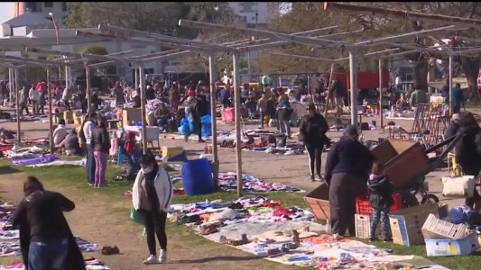 "Vendo lo que encuentro": el trueque de la Estación Mitre volvió a ser una realidad