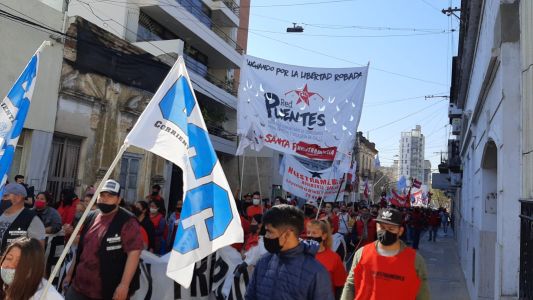 Santafesinos se movilizaron por Tierra, Techo, Trabajo y el Salario Universal