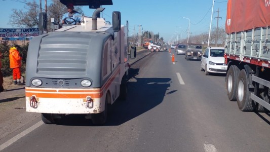 Suspendieron el bacheo sobre 7 de Marzo en Santo Tomé, pero continúa en Sauce Viejo