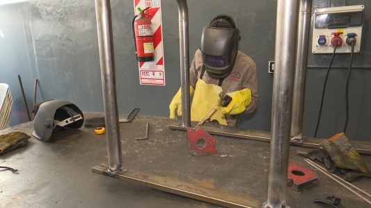 Preocupan los reiterados aislamientos del personal a la industria santafesina