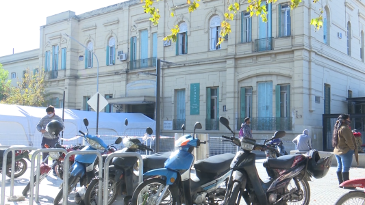 Descenso de casos en el Cullen: "No llegan a 30 pacientes covid internados cuando hemos llegado a tener 150"