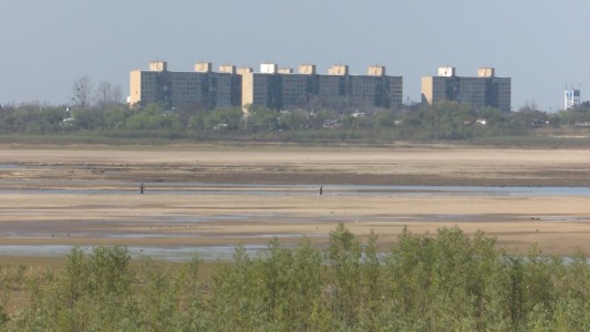 Bajante histórica: Insisten en los peligros de intentar cruzar la laguna a pie