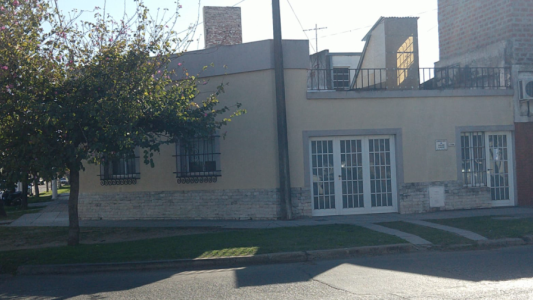 Entraron por la terraza, robaron y tuvieron tiempo de comer y tomar algo