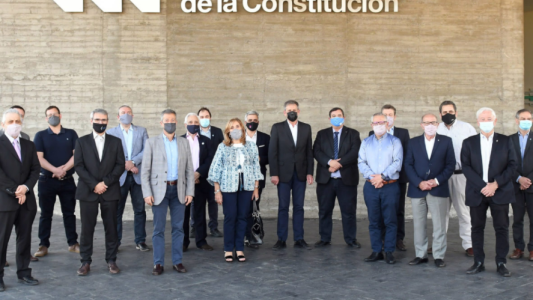 Jatón recibió a rectores de todo el país en el Museo de la Constitución