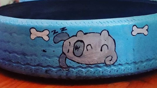 Llegó la pandemia, quedaron sin trabajo y se reinventaron: hacen artículos para perros