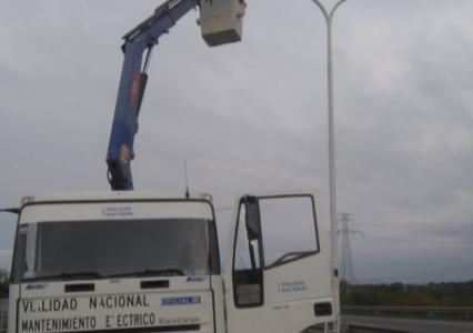 Vialidad Nacional trabaja en la recuperación de las luminarias de la RN 168