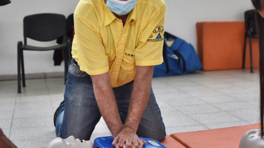 Capacitan en primeros auxilios al personal de los Jardines Municipales