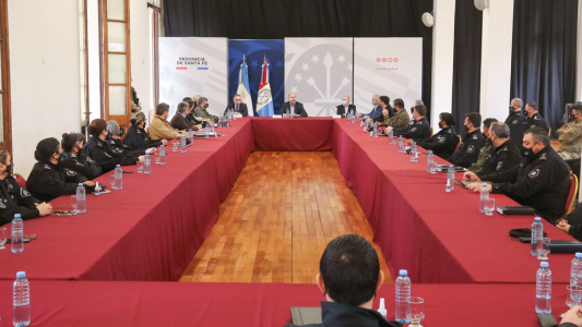 Perotti encabeza una reunión por la ola de crímenes y violencia en Rosario