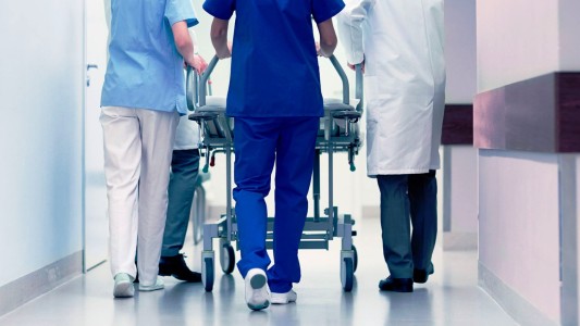 Este viernes Nación paga el tercer bono de $6500 a profesionales de la salud