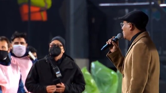Video: El himno por Sergio Torres desde la tribuna del Monumental