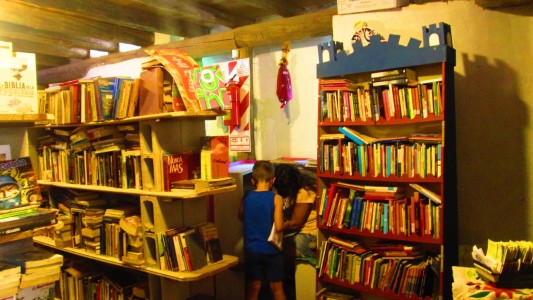 Superó un incendio y la pandemia: la resiliencia de la Biblioteca Popular Juglares Sin Frontera