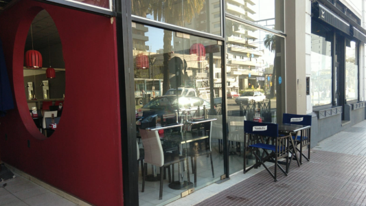 Destrozaron y desvalijaron una heladería en pleno Boulevard Gálvez