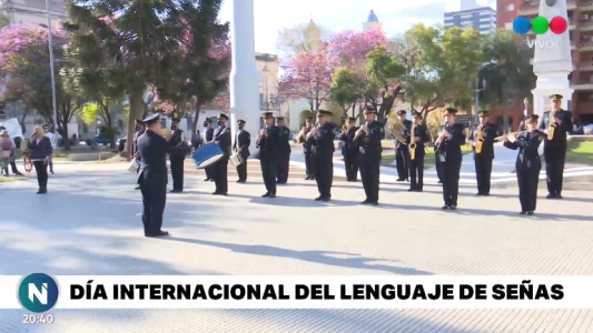 Día Internacional de las Lenguas de Señas: la Banda Sinfónica Policial entonó el Himno Nacional