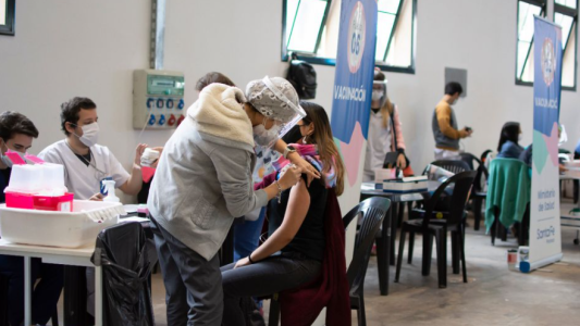 Más de 3 mil santafesinos serán inoculados hoy contra el Covid