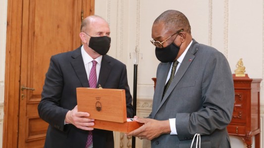 El gobernador se reunió con el embajador de Haití