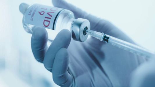 Lunes de segundas dosis de AstraZeneca en la Esquina Encendida