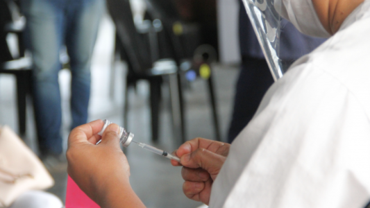 Casi 3 mil santafesinos serán inoculados contra el Covid en los dos vacunatorios