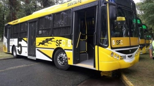 Desde las 00 del jueves hay paro de colectivos, hasta que le depositen los sueldos a los empleados