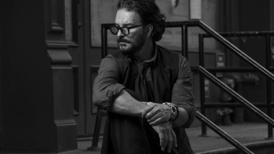 Ya está disponible el primer tema del nuevo álbum de Ricardo Arjona"Yo me vi (Autorretrato)"