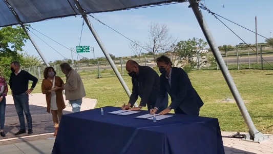 Entre provincia y Nación: firmaron convenios para mejorar los accesos viales y se anunció la licitación de la planta potabilizadora de agua