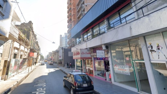 En el octavo piso de un edificio robaron y ataron a una mujer mientras dormía