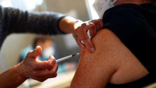 Sigue la vacunación contra el Covid en los principales vacunatorios de la ciudad