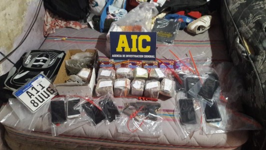 Secuestraron armas, celulares y dinero en barrio Barranquitas
