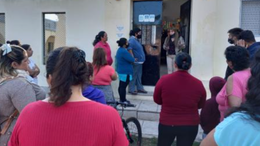 Protesta frente a una escuela en La Guardia por un presunto abuso sexual