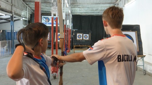 Los socios del Club Echeverría le dieron combate a la pandemia con arco y flecha