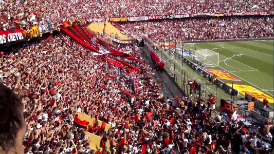 La provincia autorizó la vuelta de las banderas a los estadios
