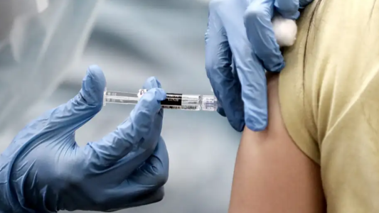 Este lunes se aplican terceras dosis de AstraZeneca a 2 mil santafesinos