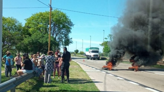 Vecinos de barrio Centenario protestan por una obra inconclusa