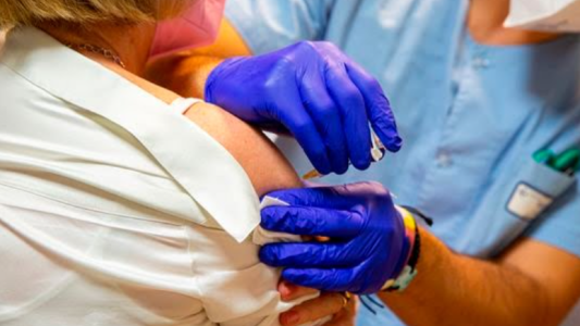 Vacunación: Comienza hoy la aplicación de terceras dosis de AstraZeneca en la ciudad