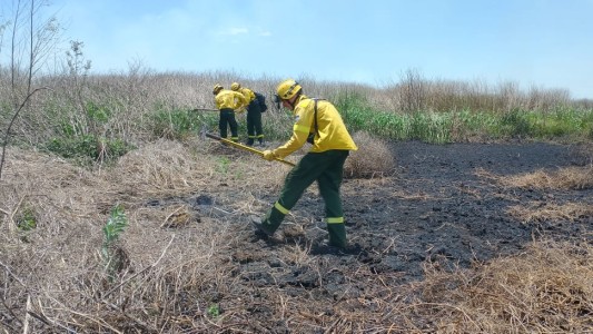Protección Civil se encuentra combatiendo incendios en el sur de la provincia