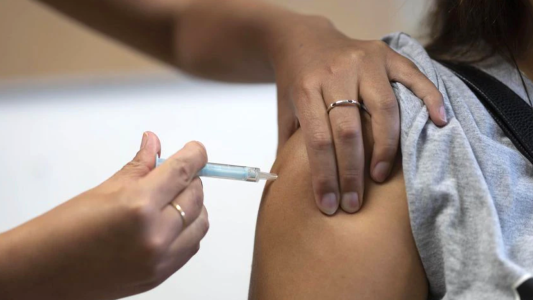 Hoy se vacunará contra el Covid a turnos reprogramados en la Esquina Encendida