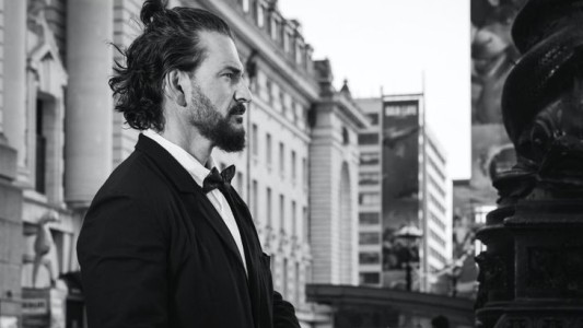 Ricardo Arjona lanzó "Penthouse", anticipo de "Negro"