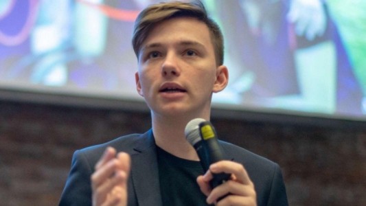 Mateo Salvatto presenta su libro "La Batalla del Futuro" en Santa Fe