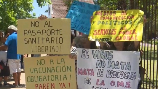 Antivacunas irrumpieron en la visita de Vizzotti en Santa Fe