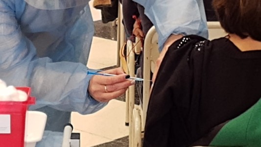 Probaran la vacuna de Jonhson & Jonhson en adolescentes