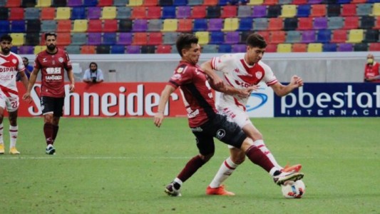 Unión jugó mal, cayó en Santiago y ahora depende de otros resultados