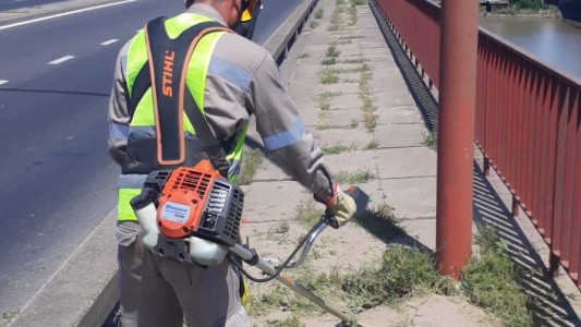 Realizan limpieza de sectores peatonales en Puente Oroño