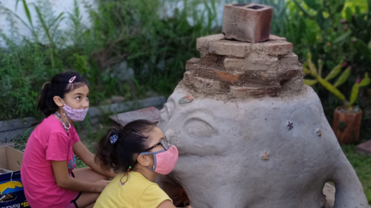 Se realizó la quema de piezas de barro en el Taller de La Guardia