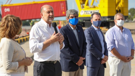 Partió la primera barcaza con contenedores desde el Puerto de Santa Fe con destino a Asia