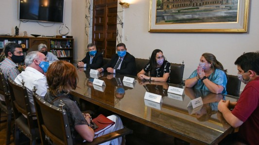 Provincia y UNL firmaron un convenio para elaborar un plan de manejo sustentable de la Setúbal