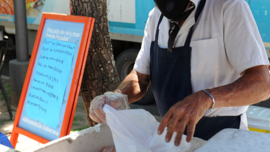Sigue la venta de pescado de mar a precios populares en diciembre