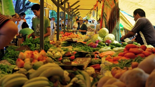 Las ferias francas, una alternativa económica para la tradicional ensalada de frutas