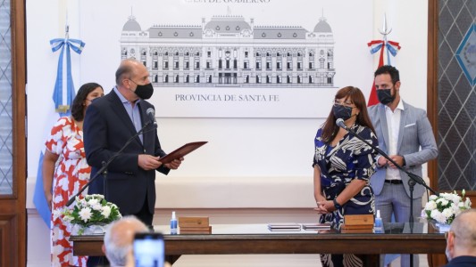 El Gobernador puso en funciones a las flamantes ministras de Gobierno, Celia Arena, y de Género, Florencia Marinaro