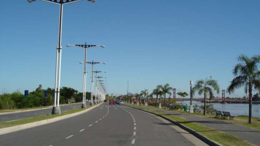 Las costaneras y el Puente Colgante se harán peatonales esta noche