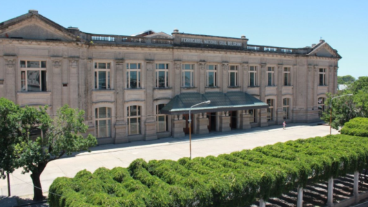 Los centros de distrito continúan su atención durante el verano