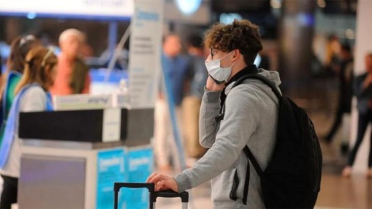 Ante el nuevo pico de contagios, establecen nuevos requisitos para entrar al país